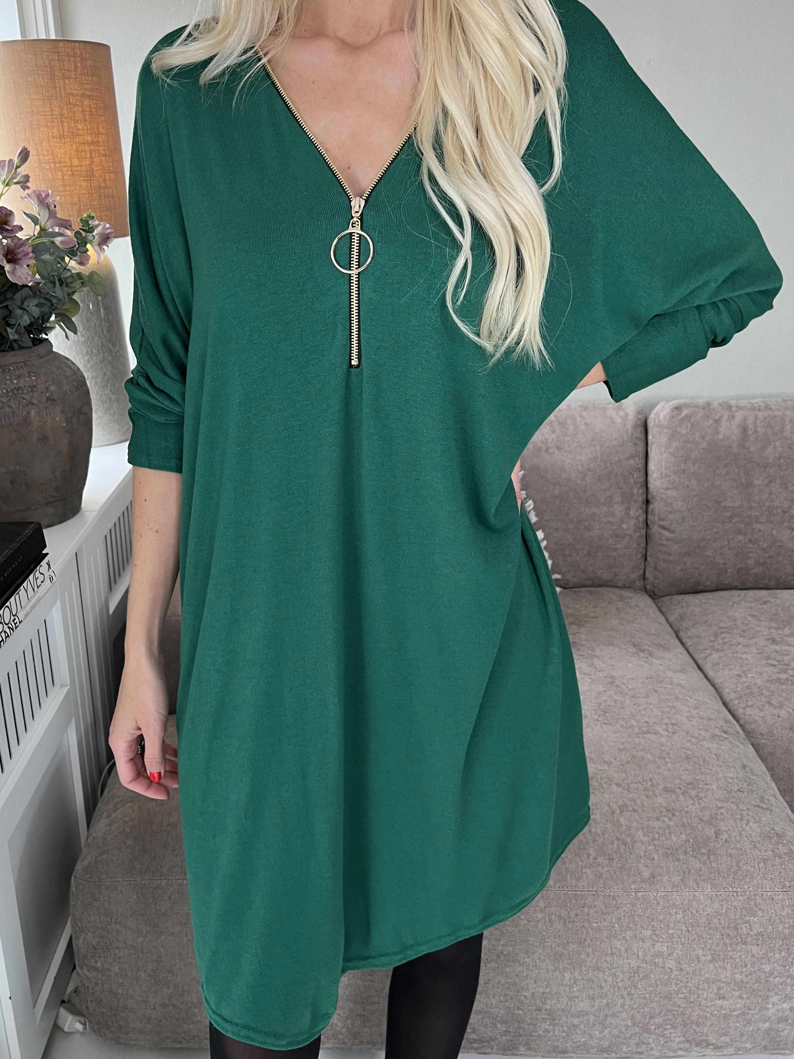 Filippa - Blød strikkjole med lynlås